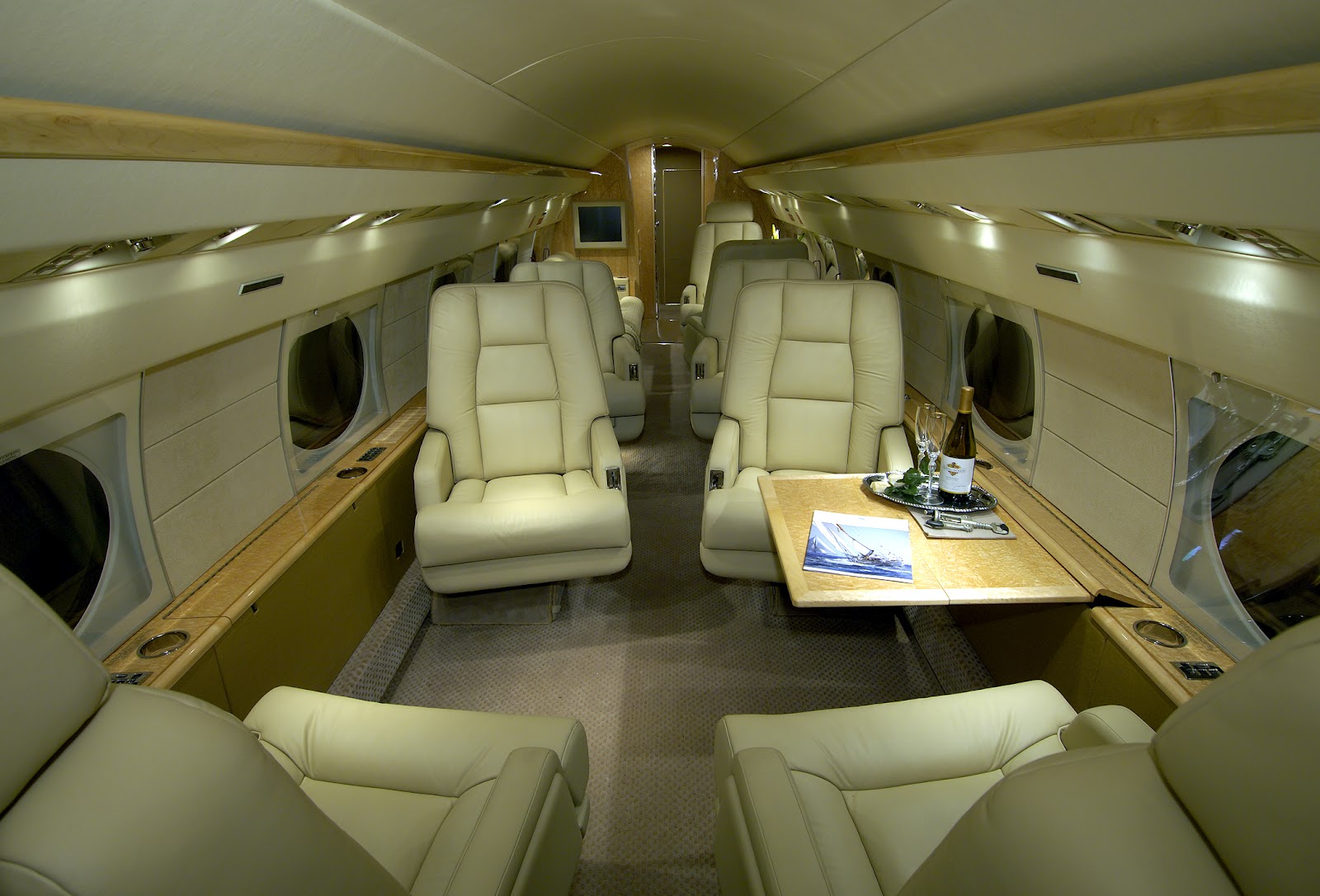 http://4.bp.blogspot.com/-G7su3I-dAEQ/T84jwt-X2AI/AAAAAAAAI5E/jkcfOKeRoU0/s1600/aerospatiale_gulfstream_iii_interior.jpg