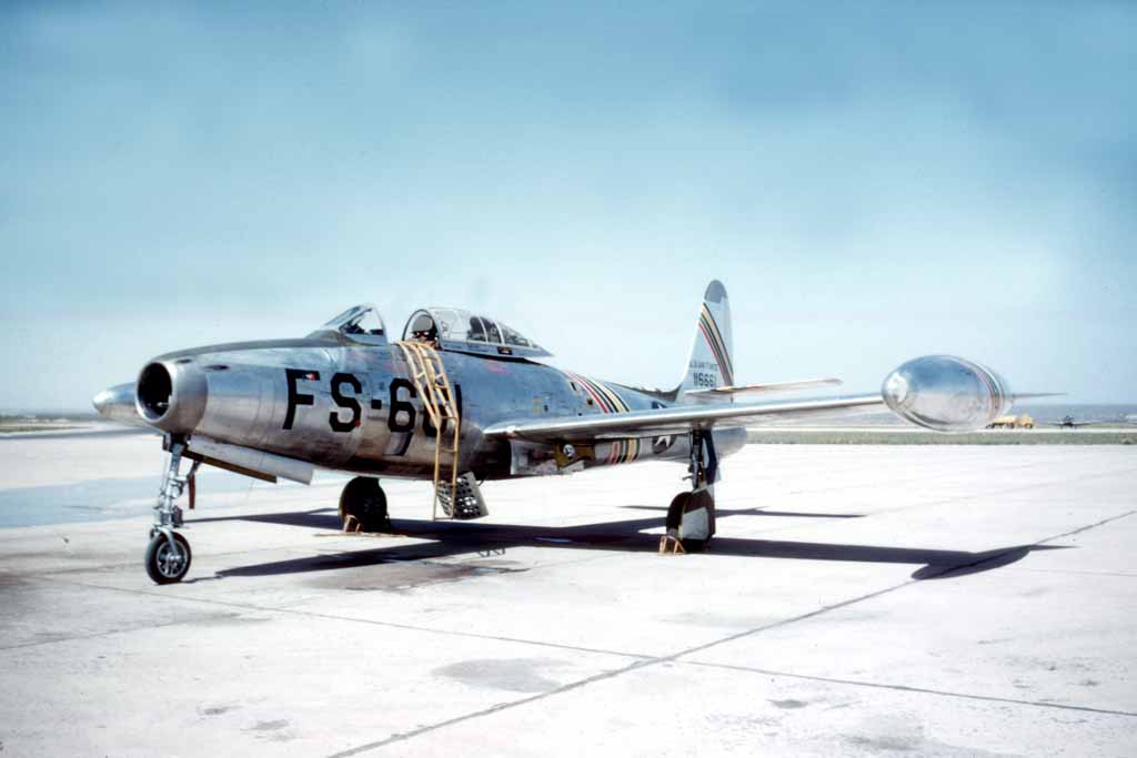 http://4.bp.blogspot.com/-G8SFxfKxpgA/T9QQWFKvFiI/AAAAAAAASD0/kkLqbumwoc4/s1600/F-84G-26-RE+Thunderjet+51-16661.jpg
