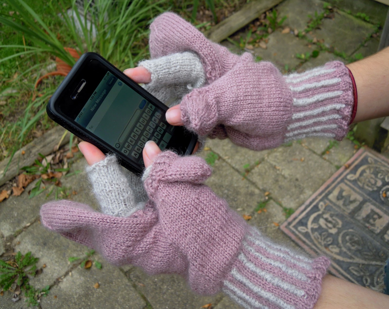 The Inconsequential Blogger: Texting Mittens Knitted from Handspun Yarn