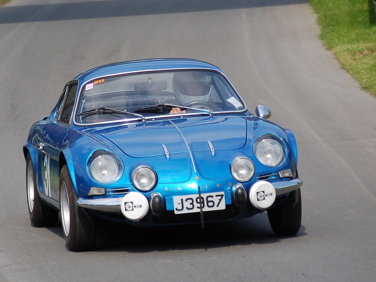 http://4.bp.blogspot.com/-GBChjgZWCHY/T76maH0Hd_I/AAAAAAAACes/jLIryDwmV_w/s1600/The+fascinating+cars+Renault+Alpine+2012-3.jpeg