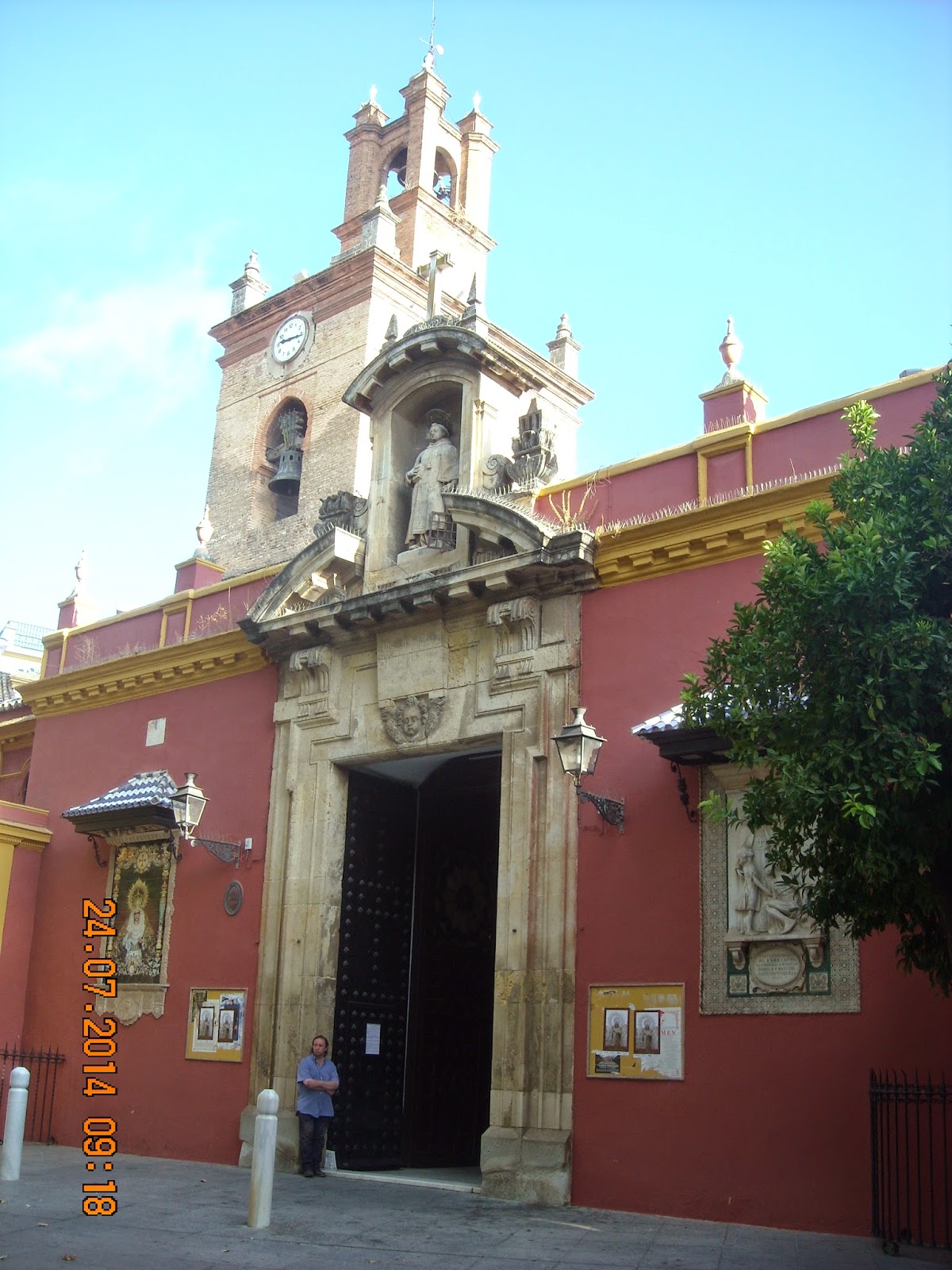 SEVILLA VISTA A LOS 80 AÑOS LA IGLESIA DE SAN LORENZO.