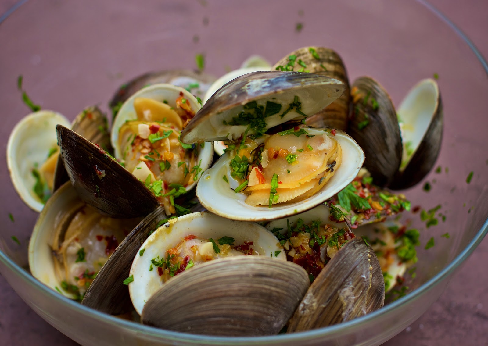 Grilled Clams with White Wine and Butter » Local Food Rocks