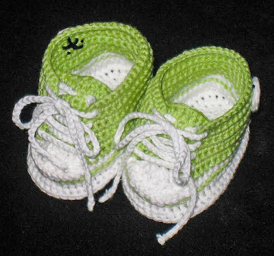 crocheted converse baby booties