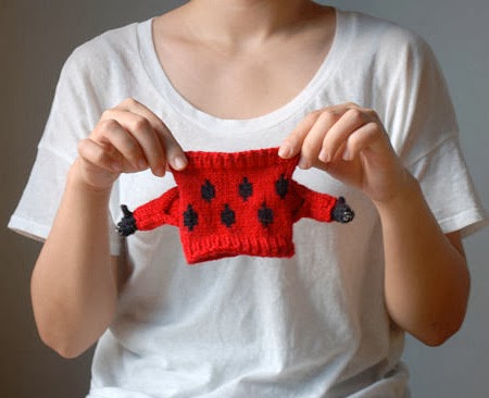 Sweater For Mugs by Nawanowe