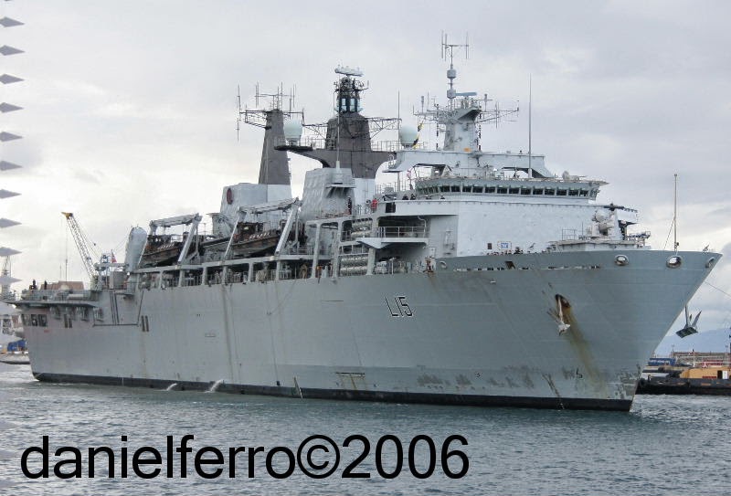 Fuerzas Armadas del Reino Unido  HMS+BULWARK+L+15+(tipo+albion)