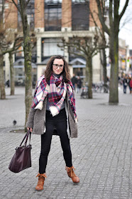 Maxi scarf