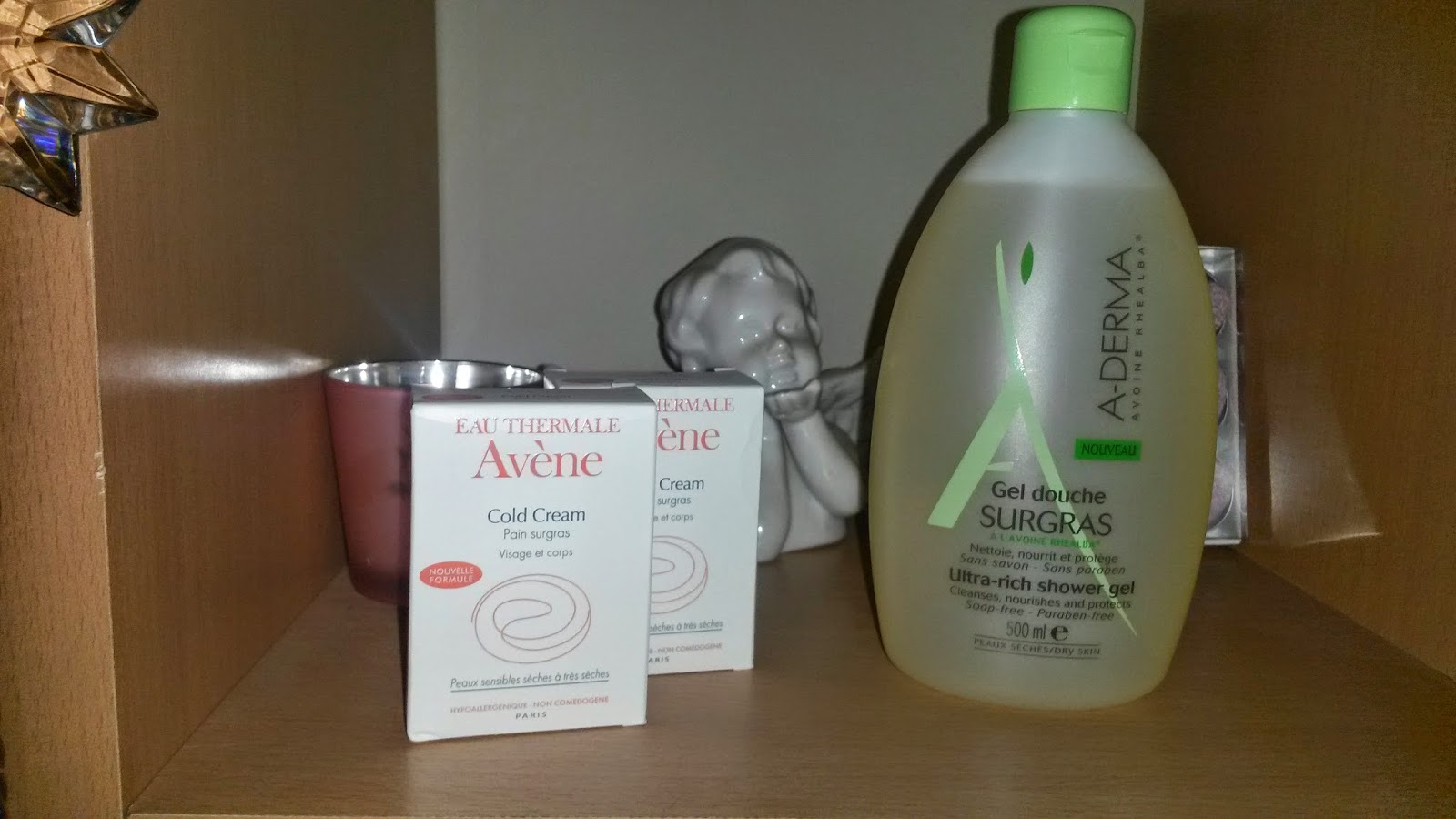 Les boutons sur la personne chez le dermatologiste de 30 années