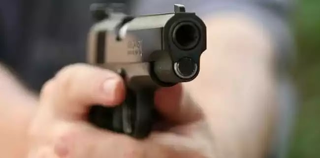 Πυροβολισμοί και τραυματίες έξω από σχολείο στην Ομόνοια που έχει καταληφθεί από «πρόσφυγες» Πυροβολισμοί και τραυματίες έξω από σχολείο στην Ομόνοια που έχει καταληφθεί από «πρόσφυγες»