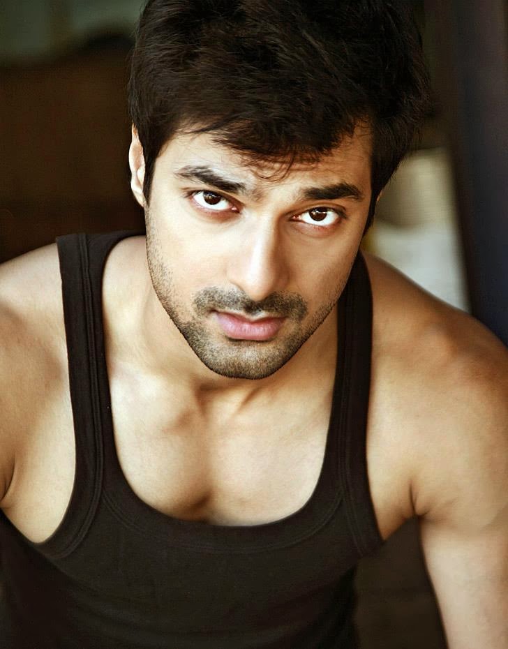 Shirtless Bollywood Men: Hanif Hilal