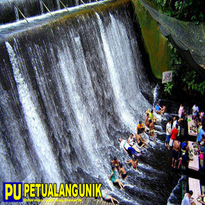 Restoran yang Berada di Dekat Air Terjun