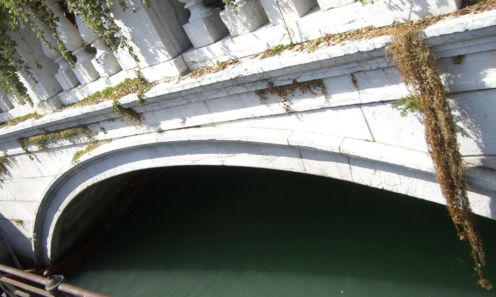 Public or private bridge - a story of five bridges in Venice