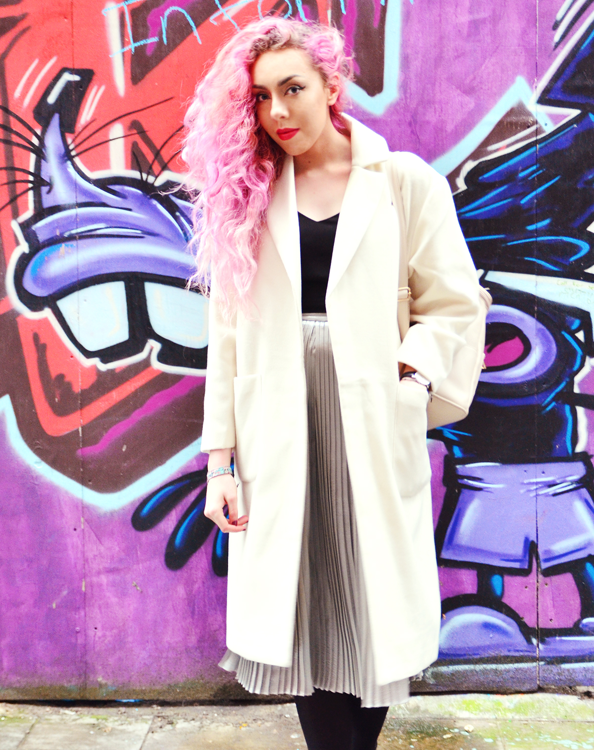 Stephi LaReine Lifestyle Blogger with pink hair