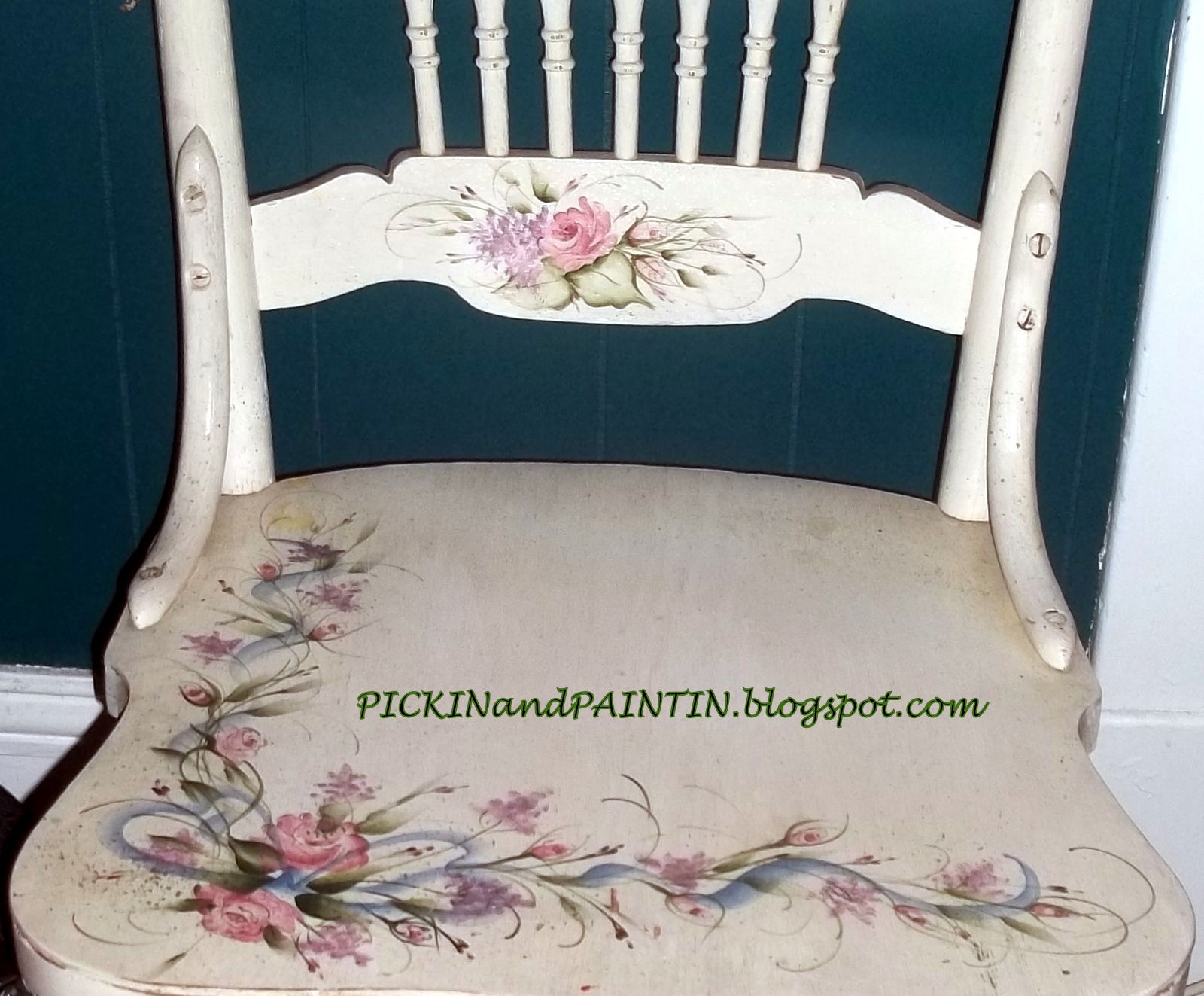 PICKIN and PAINTIN........... ANTIQUE CHAIR MAKEOVER