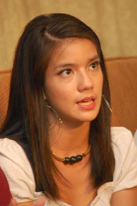 *c a c a m e r b a*: ferry juan : sheila marcia tak rebut suami orang