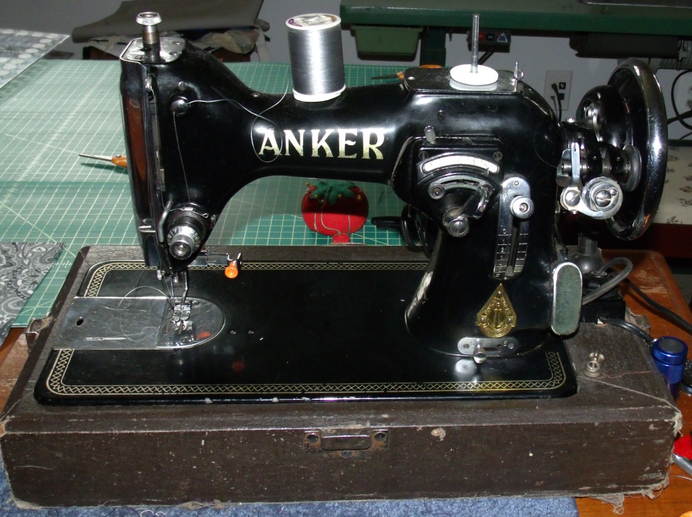 Vintage Sewing Machines Ankers Aweigh!