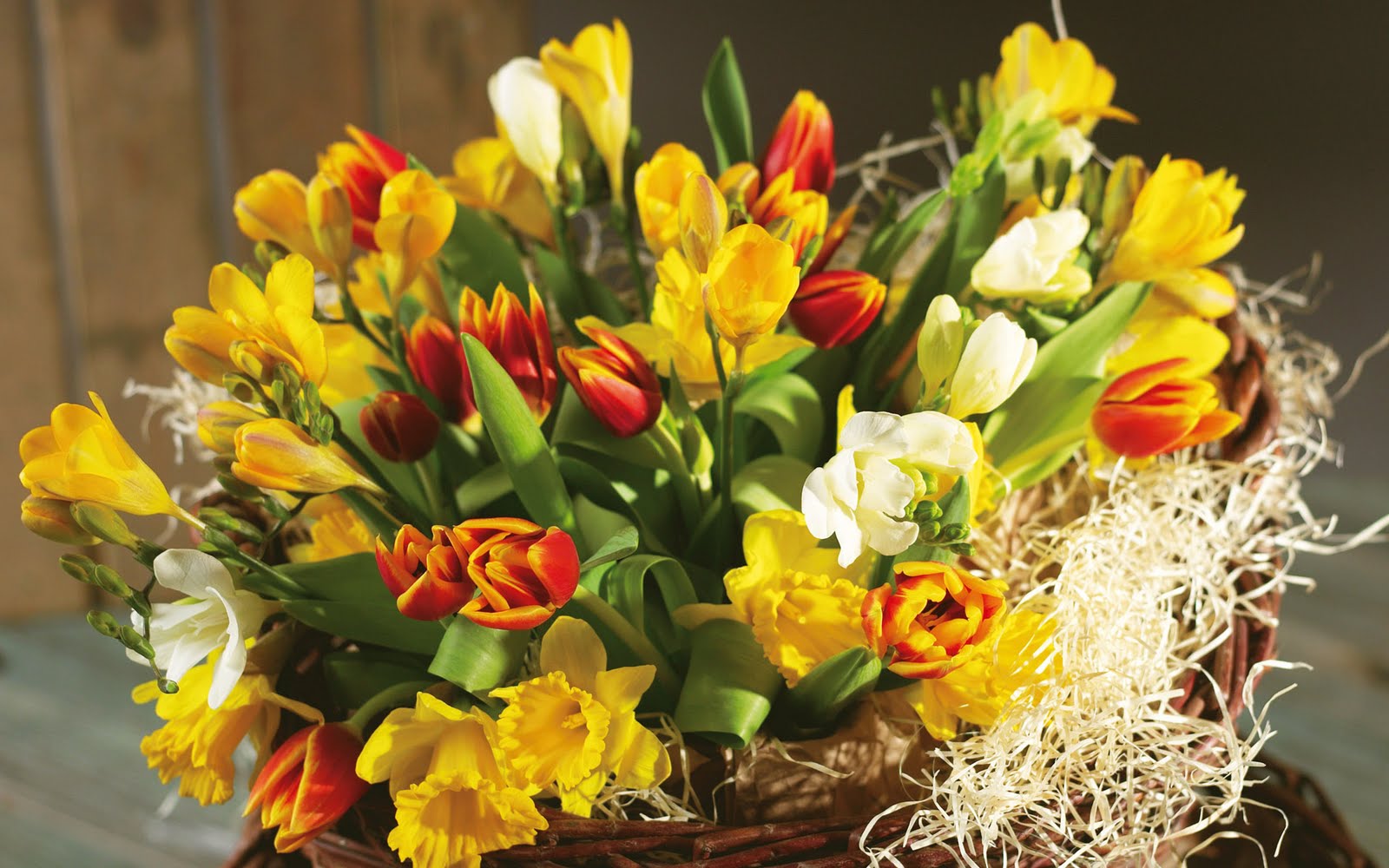 http://4.bp.blogspot.com/-GKAbe3AnsX4/TjbwRzPyulI/AAAAAAAAJiA/ehnGGsRgMWg/s1600/Beautiful+Flowers+Wallpaper+%252859%2529.jpg