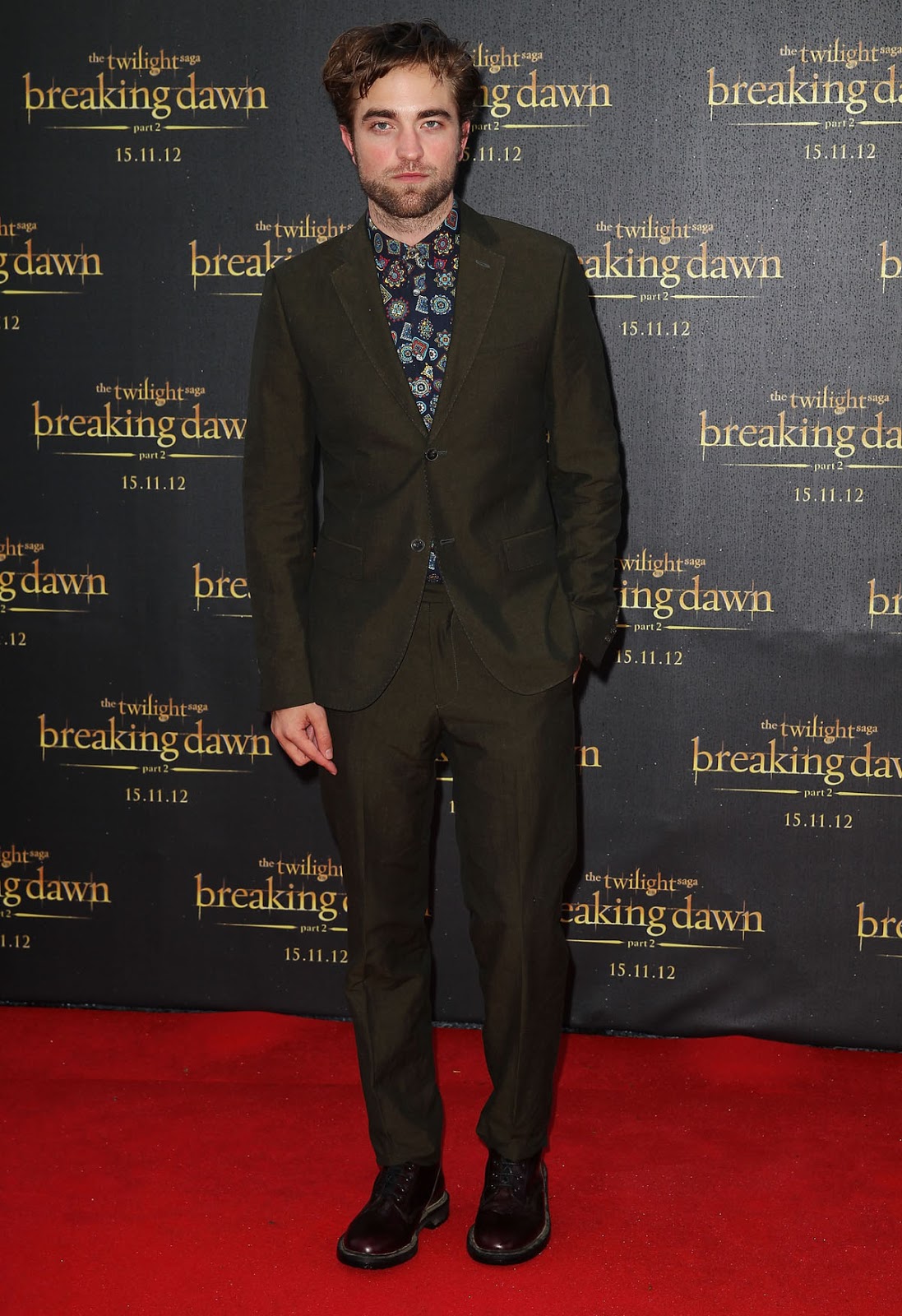 http://4.bp.blogspot.com/-GLPiu8_lfLo/UIUIlUC7zqI/AAAAAAAAZPE/adaM2nKjSIY/s1600/bpt2sydney_robertpattinson03.jpg