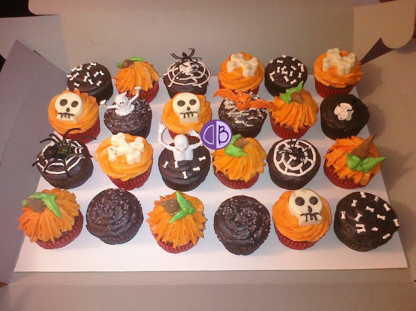 halloween decorated cupcakes