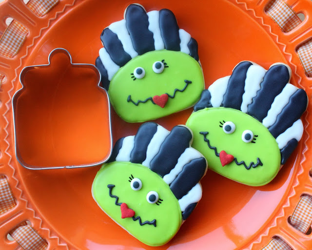 Bride of Frankenstein Cookies via a Cookie Jar Cutter 【 2021