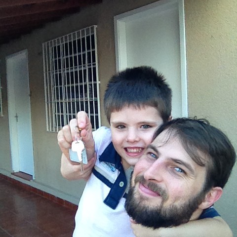 Foto minha e do Miguel, quando ele foi conhecer nossa nova casinha.