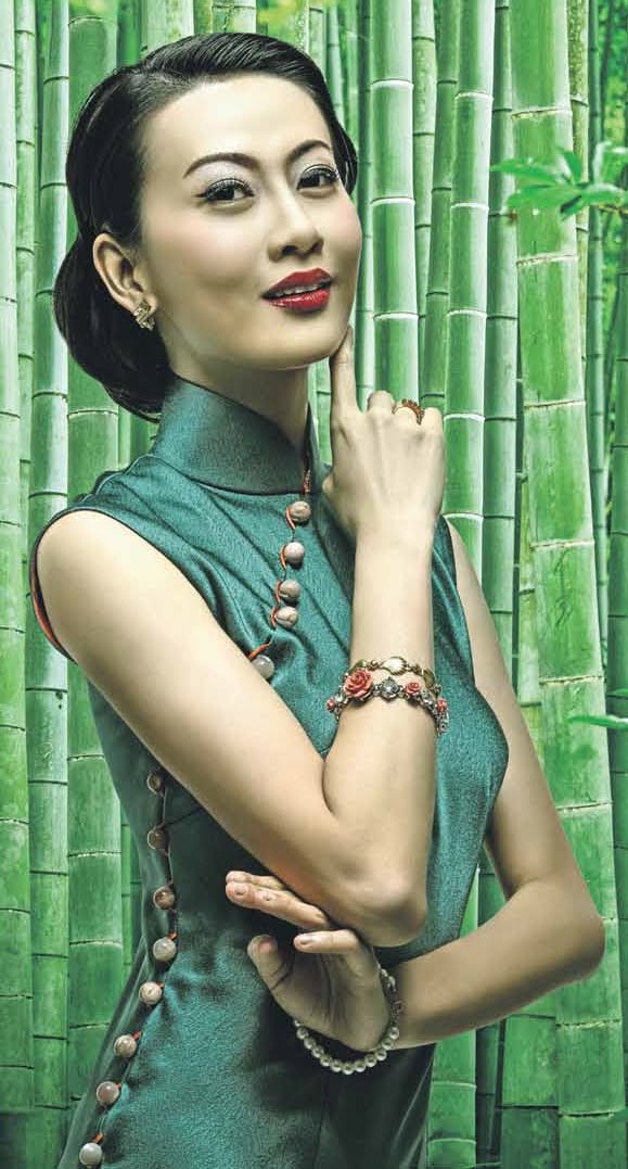 Revisiting the classics. 星洲之夜 xīng zhōu zhī yè, Eelyn kok, 郭惠雯 guō huì wén, goes back in time for some 1930s glamour.