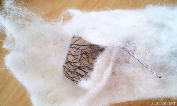 aliciasivert, alicia sivertsson, alicia sivert, felting, tovning, torrtova, tova, våttova, våttovning, torrtovning, tovnål, nål, textil, art, konst, textile, hattifnatt, moomin, mumin, tove jansson, 100 år, diy, craft, handicraft, lamp, night light, nightlight, wool, ull, lampa, nattlampa, hantverk, alster, makeri