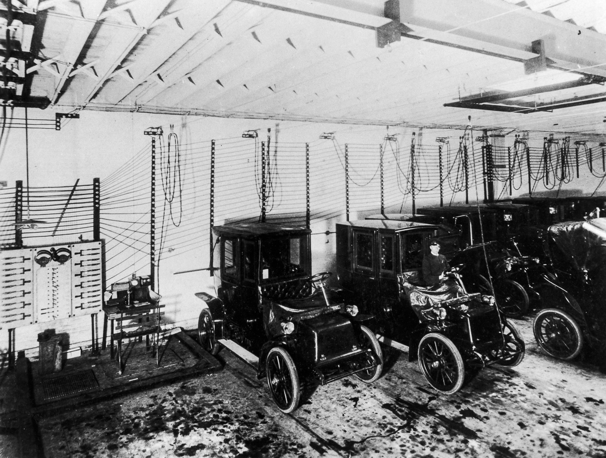 Amazing Photos of the First Electric Cars From the 1890s vintage everyday