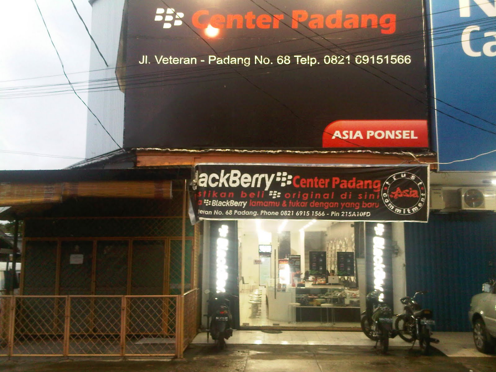 Blackberry Center Padang