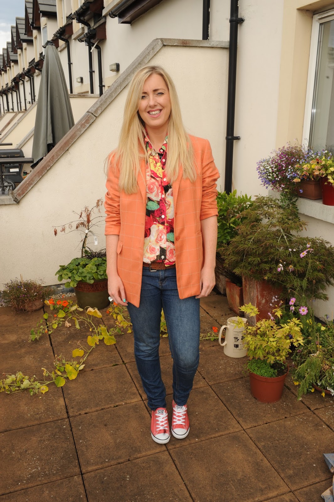 orange converse outfit