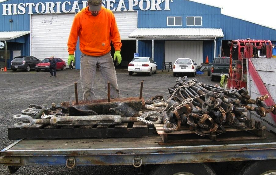 WAWONA's rigging gets loaded too. All salvage photos courtesy of Roy ... WAWONA's rigging gets loaded too. All salvage photos courtesy of Roy ...