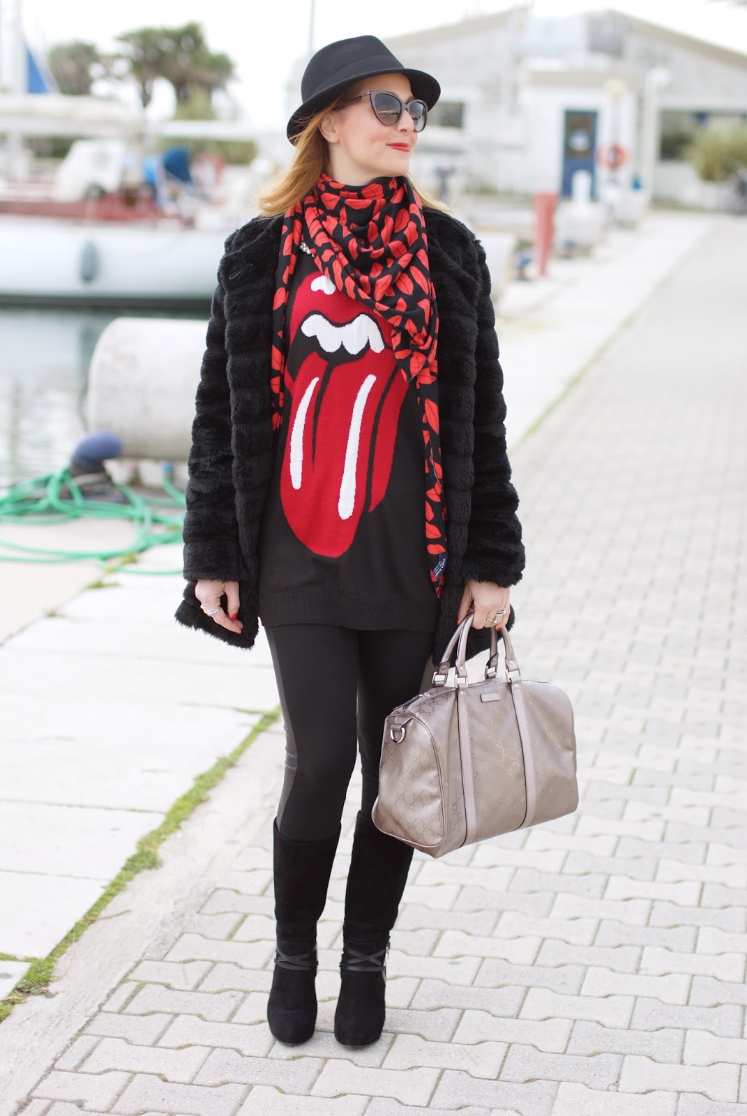 Rolling stones logo sweater, le streghe faux fur, Zara lips scarf, Gucci joy bag, Fashion and Cookies, fashion blogger