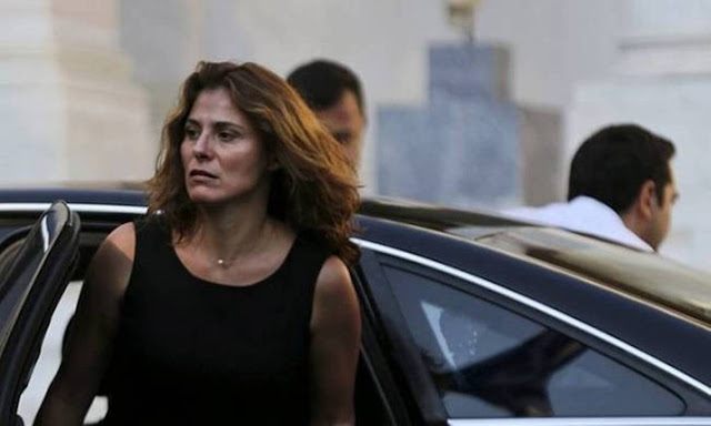 Με διαδικασίες εξπρές έκαναν δημόσιο υπάλληλο τη Μπέτυ Μπαζιάνα Με διαδικασίες εξπρές έκαναν δημόσιο υπάλληλο τη Μπέτυ Μπαζιάνα