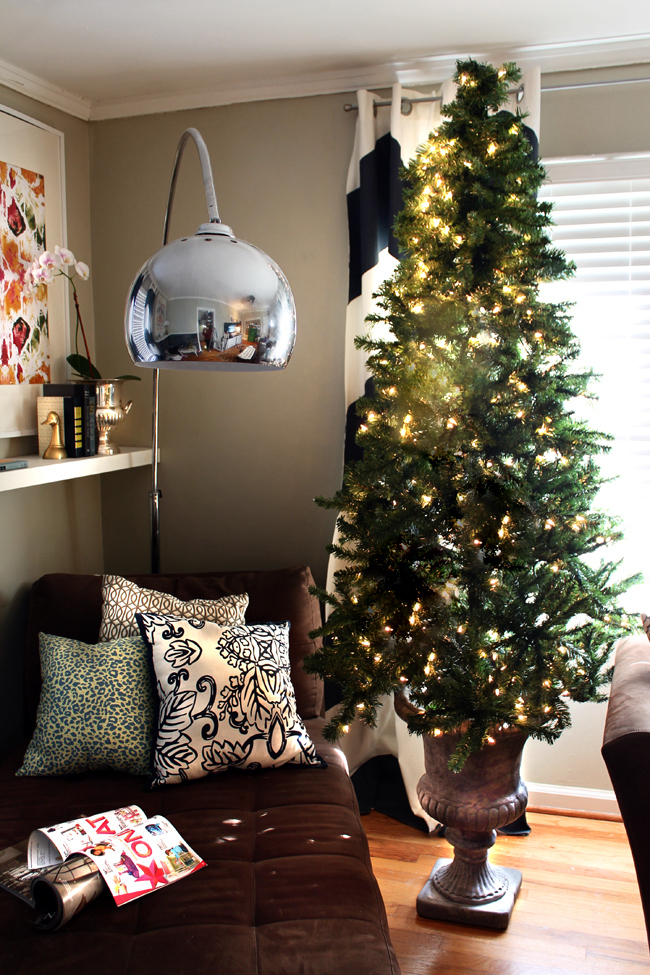 hunted interior Urn Christmas Tree... the How To