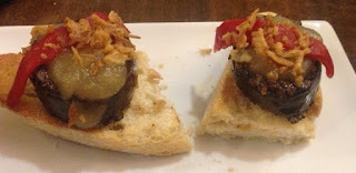 Pincho De Morcilla Con Compota De Manzana Y Cebolla Crujiente
