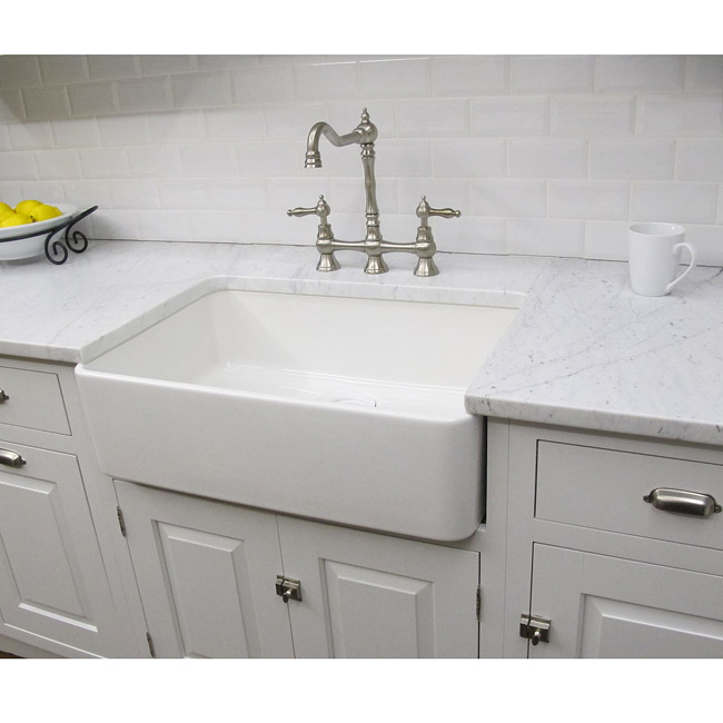 Who doesnt love the idea of a big sink full of flowers?