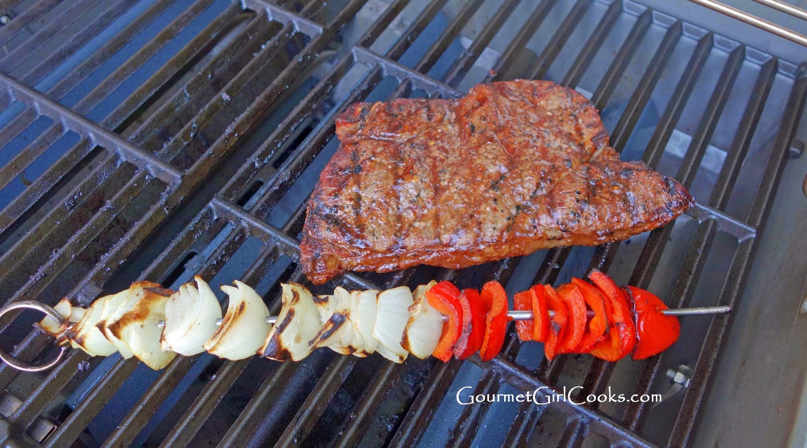 Gourmet Girl Cooks Grilled Steak Fajita Salad Easy, Fresh & Delicious!
