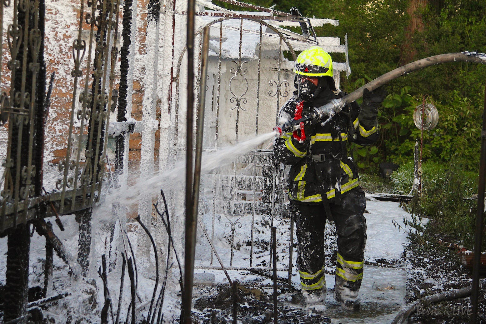 Bernau: Grosseinsatz der Feuerwehr - Bungalow Brand... 48 Bernau LIVE - Dein Stadtmagazin für Bernau bei Berlin