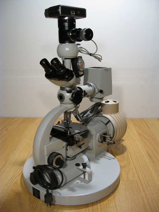 Microscope reviews CARL ZEISS 4705668 TRINOCULAR RESEARCH MICROSCOPE