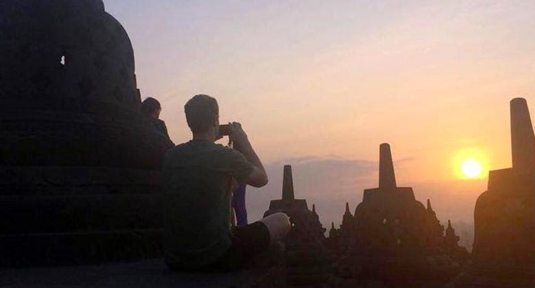 Kedatangan Mark Zuckerberg di Candi Borobudur