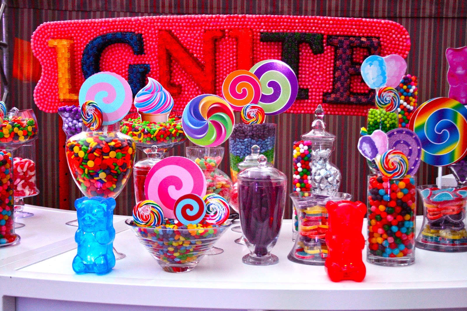 Candyland In Vegas Ignite The Night At Mandalay Bay Gets Turnt Up