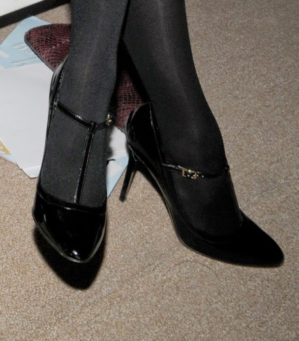 Celebrity Legs and Feet in Tights: Brittany Snow`s Legs and Feet in Tights