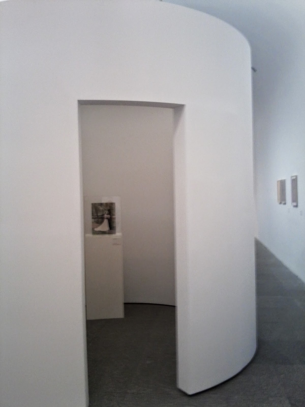 ELLY_STRIK_MUSEO_REINA_SOFÍA_VOA_GALLERY_BLOG_DE_ARTE Elly Strik, Museo Reina Sofía, MNCARS, Fantasmas, Novias, y otros compañeros, Exposiciones, Madrid, Goya, Freud, Voa Gallery, Blog de arte, Arte contemporáneo, Yvonne Brochard