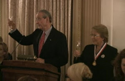 William Rhodes y la Presidenta Michelle Bachelet, Nueva York, 23 de septiembre de 2009. as-coa.org