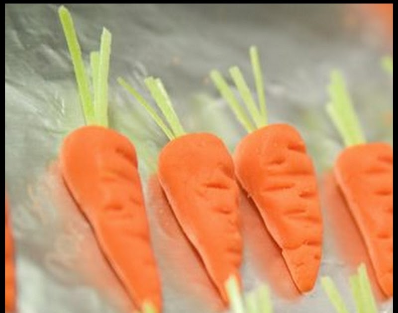 Dollar Store Crafter Marshmallow Fondant Carrots
