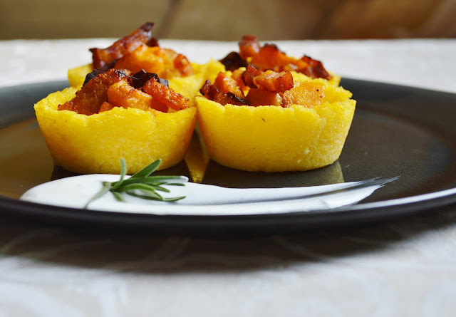 Cestini di polenta ripieni zucca, pancetta e crema di caprino