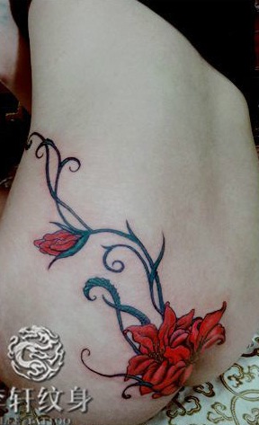 Free Tattoo Designs : Flower tattoo on the back