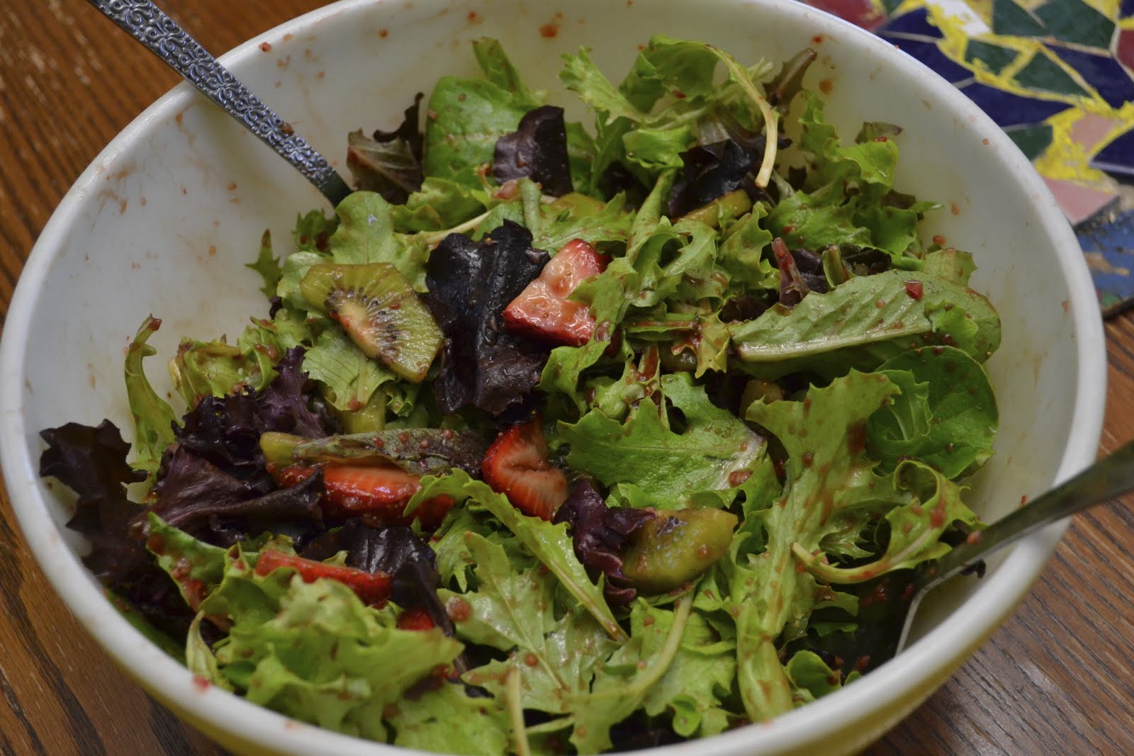 "Pointless" Meals Spring Greens Salad with Strawberries and Kiwi