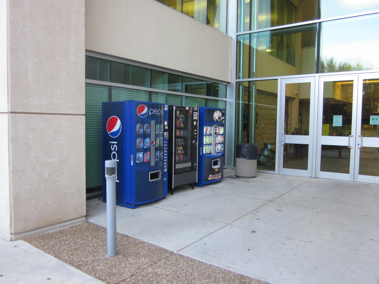 LiBLogUSA New vending machines!