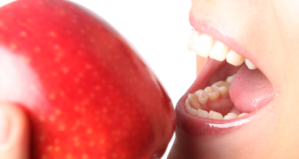 Zmiany w naszych zębach mogą wpływać na przykład na stan naszego serca