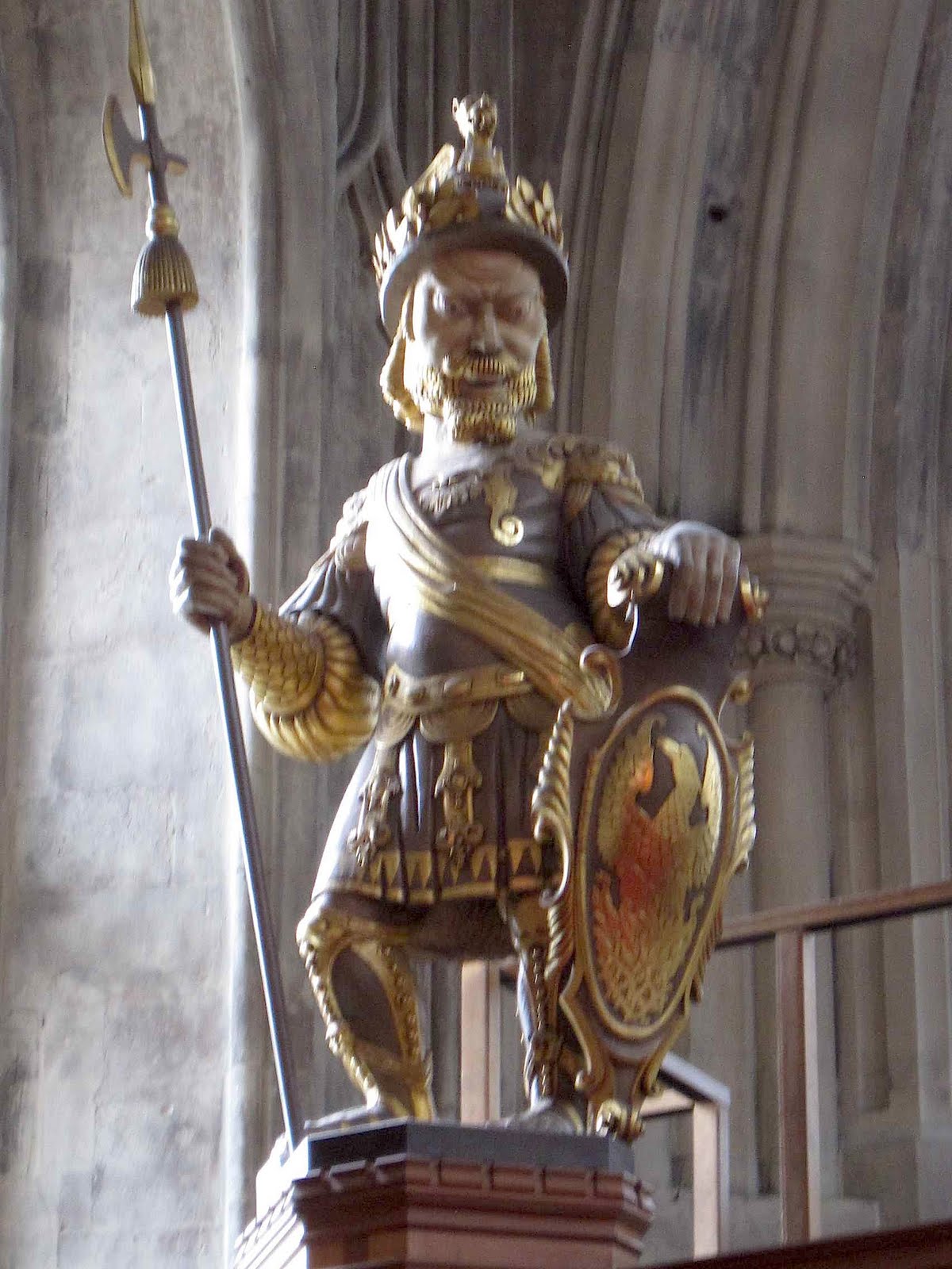 Living in England Gog & Magog sculptures and walk